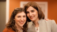 Allison_Josephs_and_Mayim_Bialik