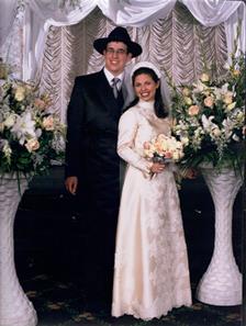 Wedding photo of Rabbi Reuven Boshnack and Shira Dubin,  Long Island NCSY Region, October 25, 1998. 
