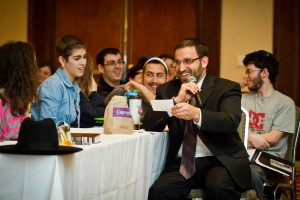 Rabbi Yaakov Glasser teaching teens at NCSY's Yarchei Kallah program. 