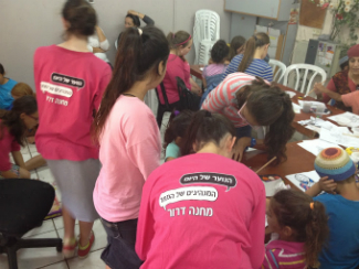 Girls from Camp Dror spent the morning with girls from Sderot in Moshav Keshet.