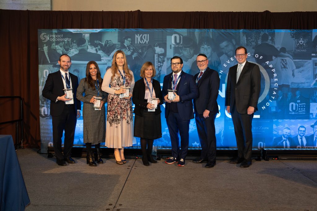 L to R, at the OU’s Biennial Convention and Evening of Appreciation: New OU Board of Directors members Natan Bane; Ahuva Basch; Aliza Bixon; Miriam Greenspan; and Josh Goldberg; OU President Mitchel Aeder; and OU Chairman of the Board of Directors Yehuda Neuberger