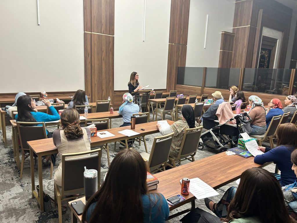 Women at Kehillas Nachlas Baruch in Chicago explored Tehillim as part of the “Journey Through Tehillim” speaker series.