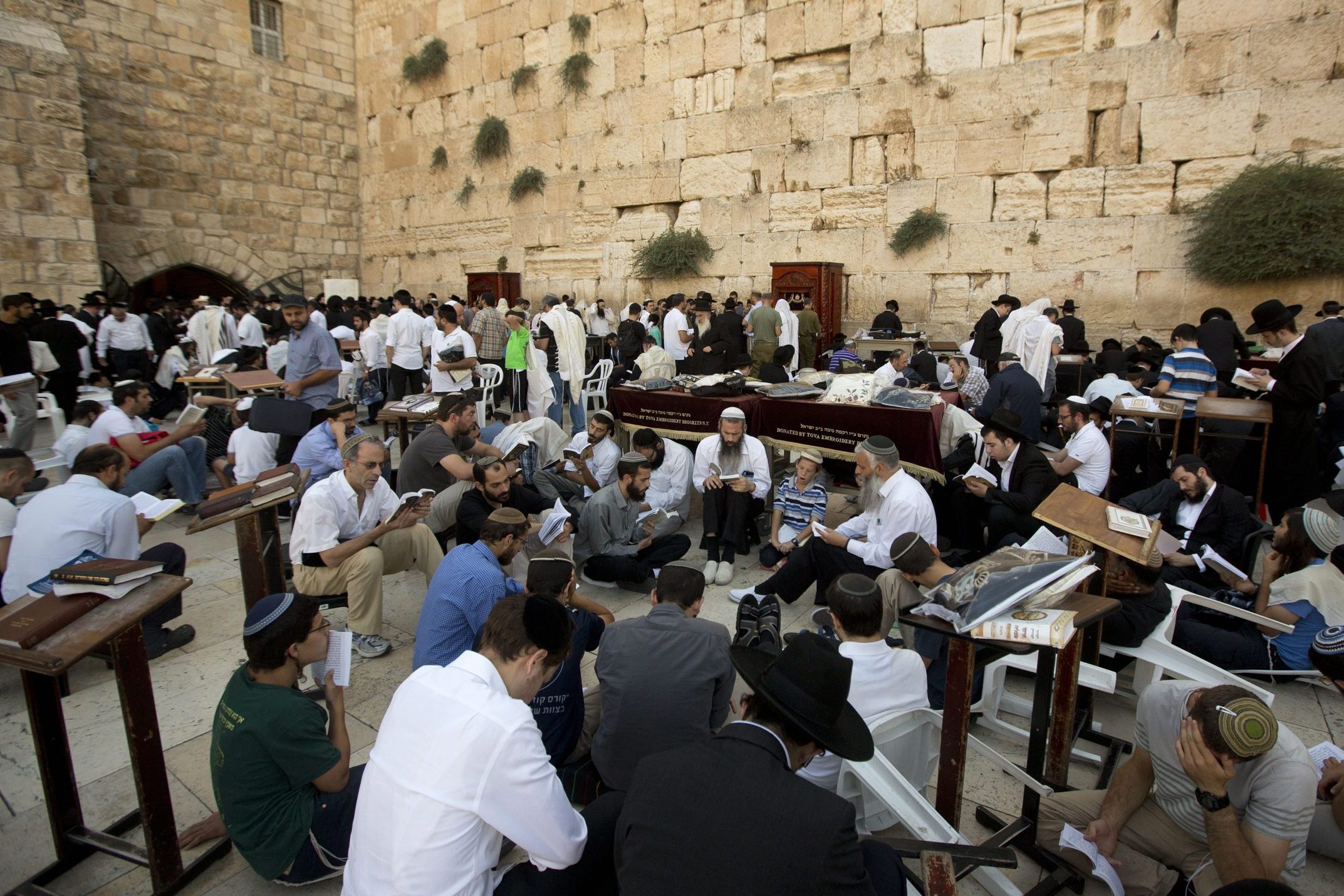 Rabbi Genack: Why We Don’t Say Tachanun on Tisha B’Av