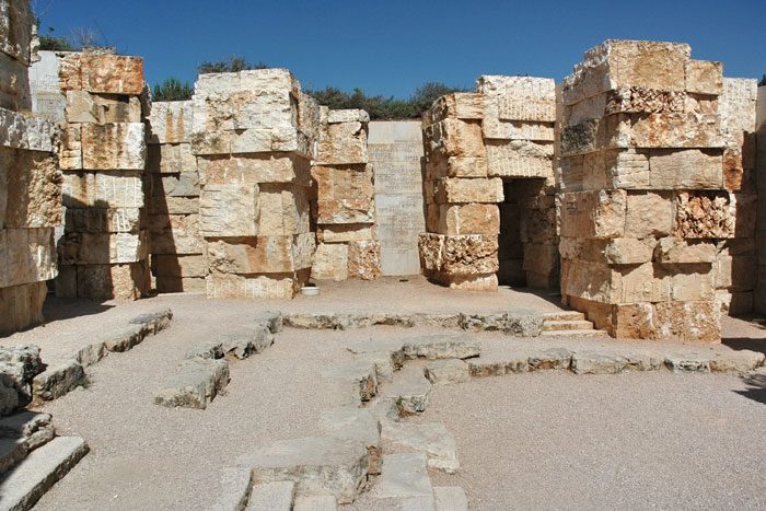 The 10th Kinnah: Mishmaros Kehunah & The Valley of the Communities