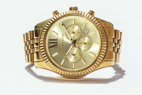 Can You Wear A Gold Watch on Yom Kippur?