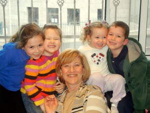 Anne Samson with four of her grandchildren. (Photo courtesy of Rabbi Natan Slifkin.)