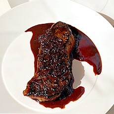 Entrecote Marchand du Vin (Steak in Red Wine Sauce) with Sauteed Garlic Potatoes