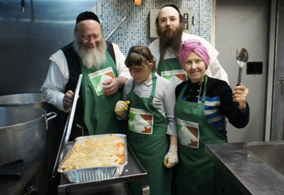 The Hasidic Jew Who Feeds All People With Dignity