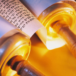 Creating Meaningful Opportunities for Orthodox Women on Simchat Torah